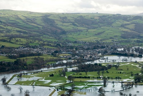 Digwyddiad llifogydd yn nyffryn Conwy